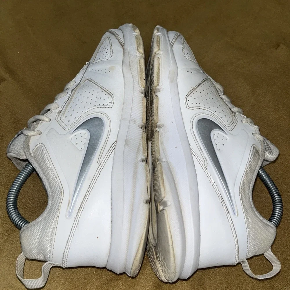 Nike Womens‎ T White Casual Shoes Sneakers Size 8.5 Athletic CrossFit Court Shoe